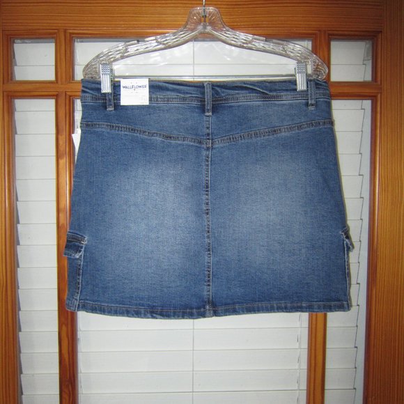 Wallflower Cargo Y2K Skirt Feisty Curvy Low Rise Slim Flare Insta Stretch NEW - Picture 5 of 8